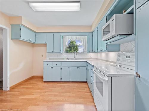 5244 Cedar Springs Road, Burlington, ON - Indoor Photo Showing Kitchen With Double Sink