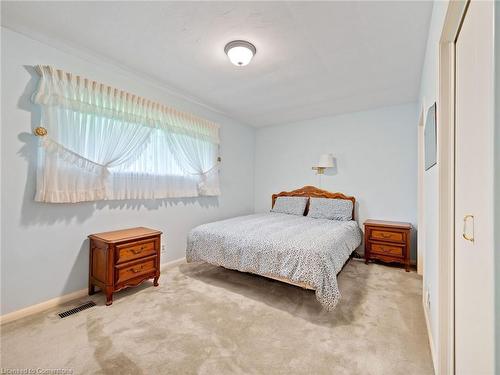 5244 Cedar Springs Road, Burlington, ON - Indoor Photo Showing Bedroom