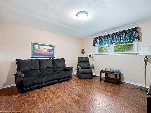 5244 Cedar Springs Road, Burlington, ON - Indoor Photo Showing Living Room