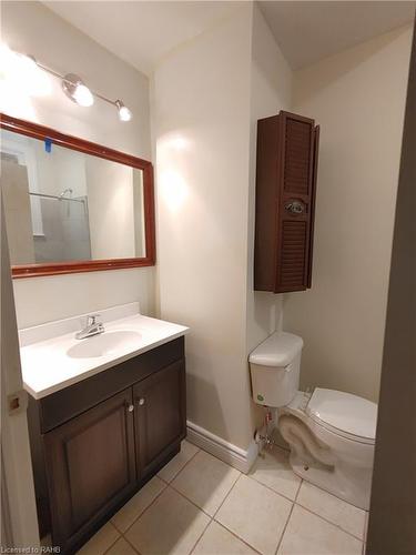 15 Sherman Avenue S, Hamilton, ON - Indoor Photo Showing Bathroom