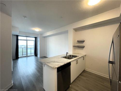 512-5055 Greenlane Road, Beamsville, ON - Indoor Photo Showing Kitchen With Double Sink