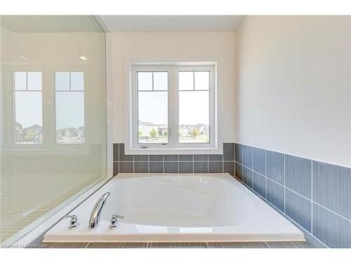 3147 Goodyear Road, Burlington, ON - Indoor Photo Showing Bathroom