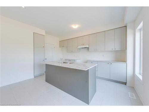 3147 Goodyear Road, Burlington, ON - Indoor Photo Showing Kitchen