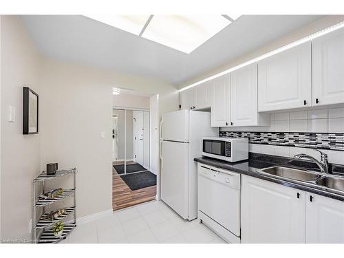 1014-135 Hillcrest Avenue, Mississauga, ON - Indoor Photo Showing Kitchen With Double Sink