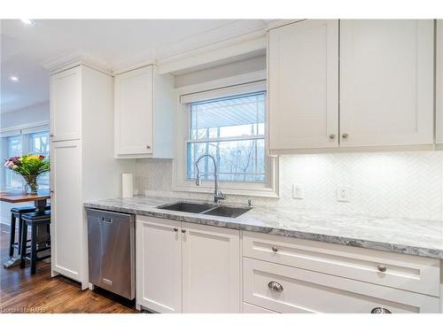 4306 Lakeshore Road, Burlington, ON - Indoor Photo Showing Kitchen With Double Sink With Upgraded Kitchen