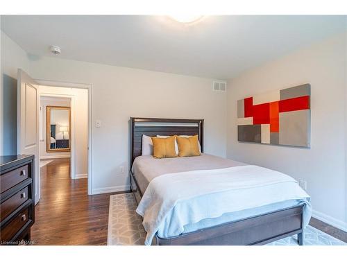 4306 Lakeshore Road, Burlington, ON - Indoor Photo Showing Bedroom