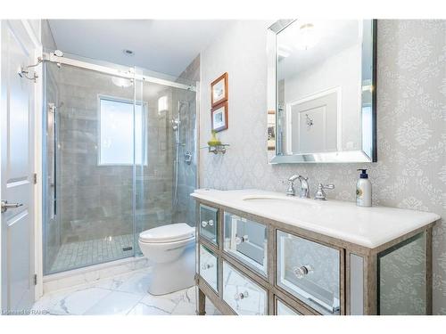 4306 Lakeshore Road, Burlington, ON - Indoor Photo Showing Bathroom