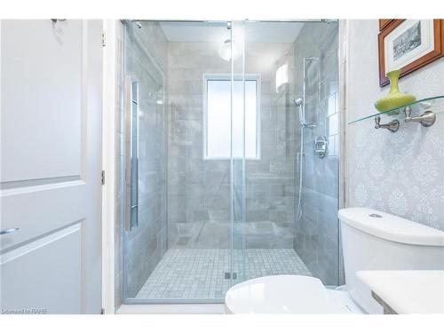 4306 Lakeshore Road, Burlington, ON - Indoor Photo Showing Bathroom