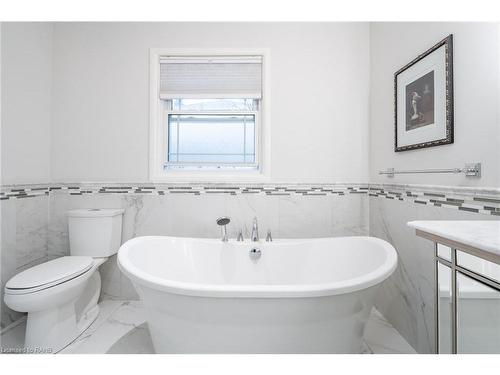 4306 Lakeshore Road, Burlington, ON - Indoor Photo Showing Bathroom