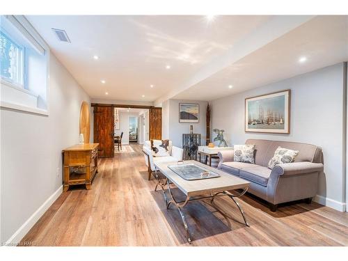 4306 Lakeshore Road, Burlington, ON - Indoor Photo Showing Living Room