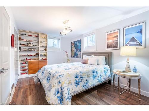 4306 Lakeshore Road, Burlington, ON - Indoor Photo Showing Bedroom