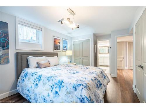 4306 Lakeshore Road, Burlington, ON - Indoor Photo Showing Bedroom