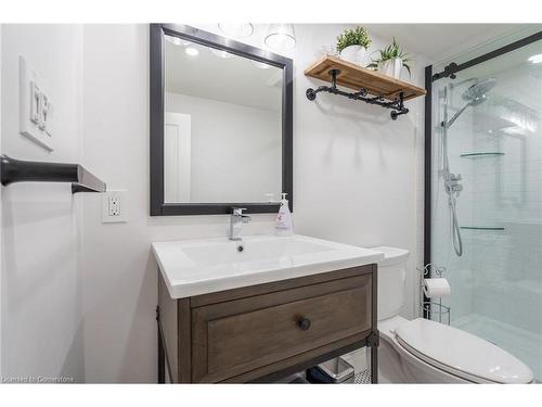 360 North Shore Boulevard E, Burlington, ON - Indoor Photo Showing Bathroom