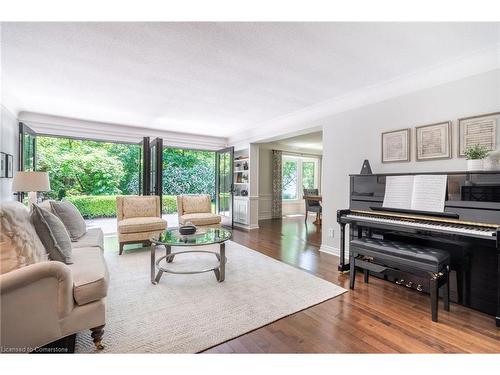 360 North Shore Boulevard E, Burlington, ON - Indoor Photo Showing Living Room