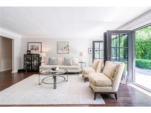 360 North Shore Boulevard E, Burlington, ON - Indoor Photo Showing Living Room