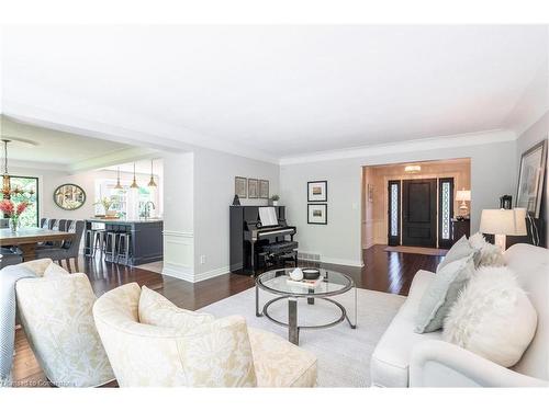 360 North Shore Boulevard E, Burlington, ON - Indoor Photo Showing Living Room