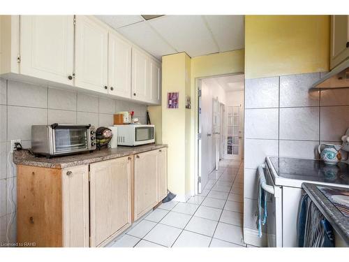 25 Chestnut Avenue, Hamilton, ON - Indoor Photo Showing Kitchen