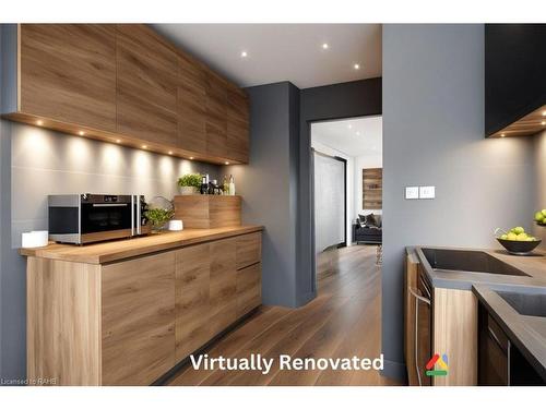 25 Chestnut Avenue, Hamilton, ON - Indoor Photo Showing Kitchen