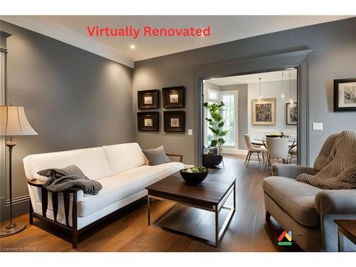 25 Chestnut Avenue, Hamilton, ON - Indoor Photo Showing Living Room