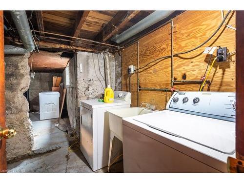 25 Chestnut Avenue, Hamilton, ON - Indoor Photo Showing Laundry Room