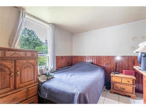 25 Chestnut Avenue, Hamilton, ON - Indoor Photo Showing Bedroom