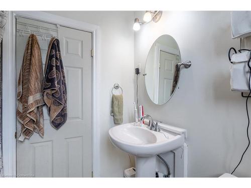 25 Chestnut Avenue, Hamilton, ON - Indoor Photo Showing Bathroom