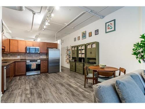 118-66 Bay Street S, Hamilton, ON - Indoor Photo Showing Kitchen