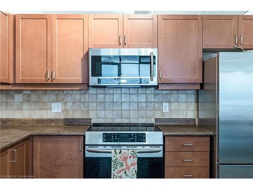 118-66 Bay Street S, Hamilton, ON - Indoor Photo Showing Kitchen