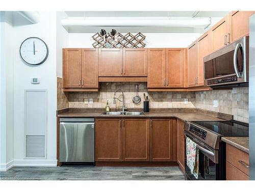 118-66 Bay Street S, Hamilton, ON - Indoor Photo Showing Kitchen With Stainless Steel Kitchen With Double Sink