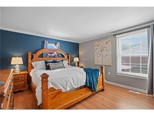 37 Mary Street, St. Catharines, ON - Indoor Photo Showing Bedroom