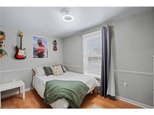 37 Mary Street, St. Catharines, ON - Indoor Photo Showing Bedroom