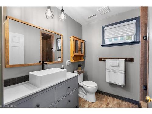 37 Mary Street, St. Catharines, ON - Indoor Photo Showing Bathroom