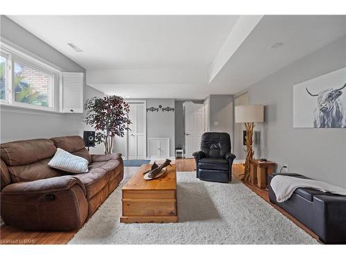 37 Mary Street, St. Catharines, ON - Indoor Photo Showing Living Room