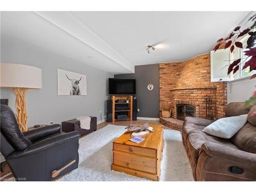 37 Mary Street, St. Catharines, ON - Indoor Photo Showing Living Room With Fireplace