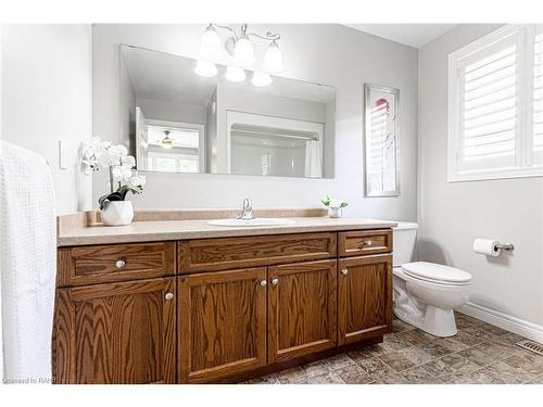 4 Forest Wood Drive, Port Dover, ON - Indoor Photo Showing Bathroom