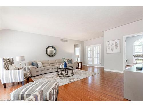 4 Forest Wood Drive, Port Dover, ON - Indoor Photo Showing Living Room