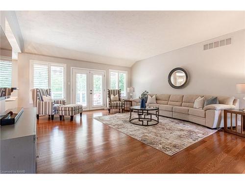 4 Forest Wood Drive, Port Dover, ON - Indoor Photo Showing Living Room