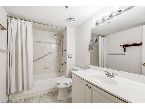 2405-100 Burloak Drive, Burlington, ON - Indoor Photo Showing Bathroom