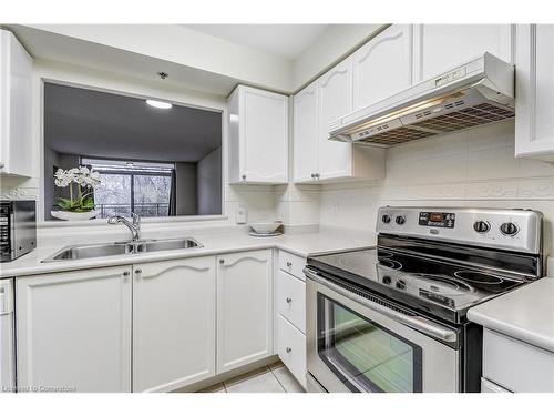 2405-100 Burloak Drive, Burlington, ON - Indoor Photo Showing Kitchen With Double Sink