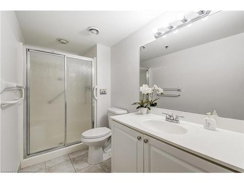 2405-100 Burloak Drive, Burlington, ON - Indoor Photo Showing Bathroom