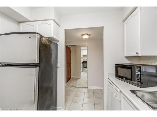 2405-100 Burloak Drive, Burlington, ON - Indoor Photo Showing Kitchen