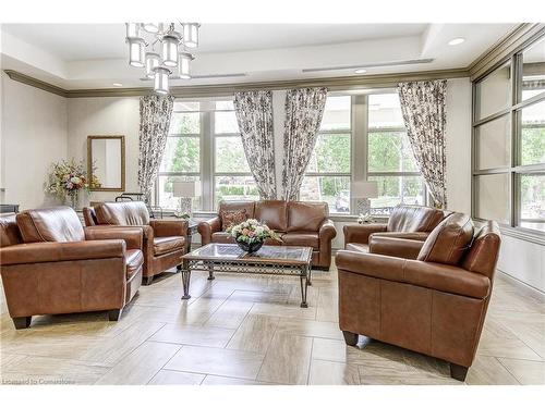 2405-100 Burloak Drive, Burlington, ON - Indoor Photo Showing Living Room