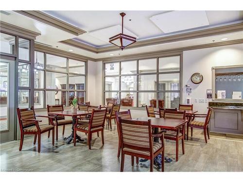 2405-100 Burloak Drive, Burlington, ON - Indoor Photo Showing Dining Room