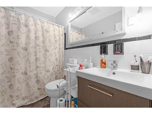 29 Clarendon Avenue, Hamilton, ON - Indoor Photo Showing Bathroom