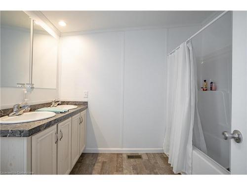 11 Silver Aspen Drive, Nanticoke, ON - Indoor Photo Showing Bathroom