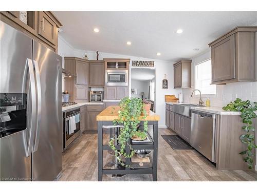 11 Silver Aspen Drive, Nanticoke, ON - Indoor Photo Showing Kitchen