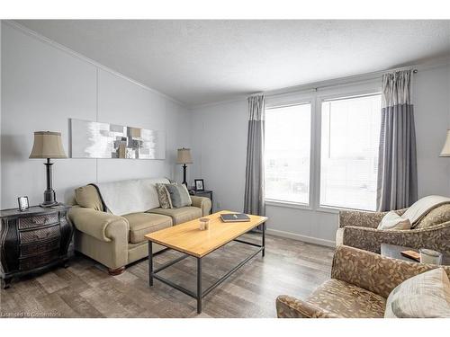 11 Silver Aspen Drive, Nanticoke, ON - Indoor Photo Showing Living Room