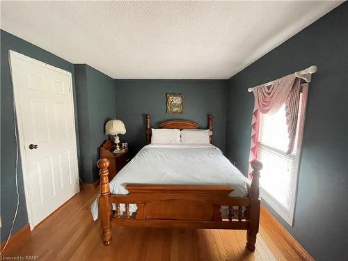 407 Melanie Crescent, Ancaster, ON - Indoor Photo Showing Bedroom