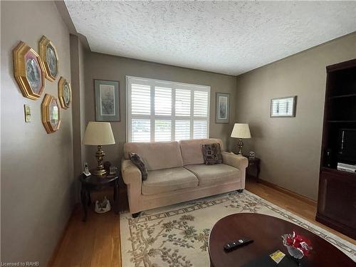 407 Melanie Crescent, Ancaster, ON - Indoor Photo Showing Living Room