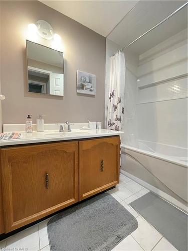 407 Melanie Crescent, Ancaster, ON - Indoor Photo Showing Bathroom